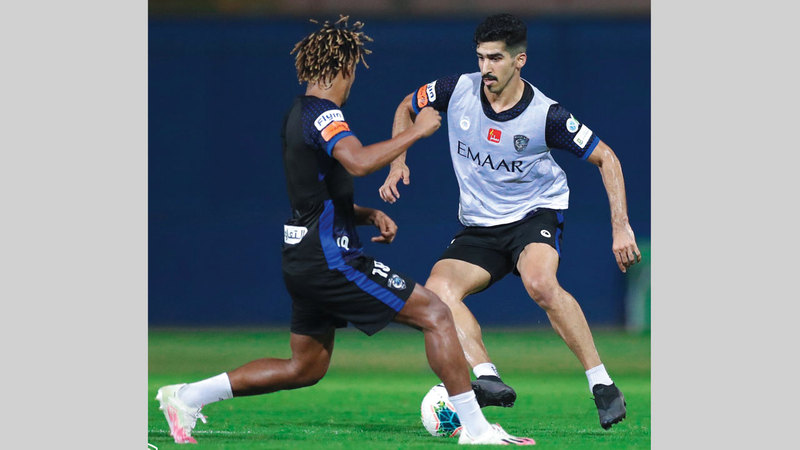 الهلال يسعى لتوسيع الفارق إلى 9 نقاط.  من المصدر