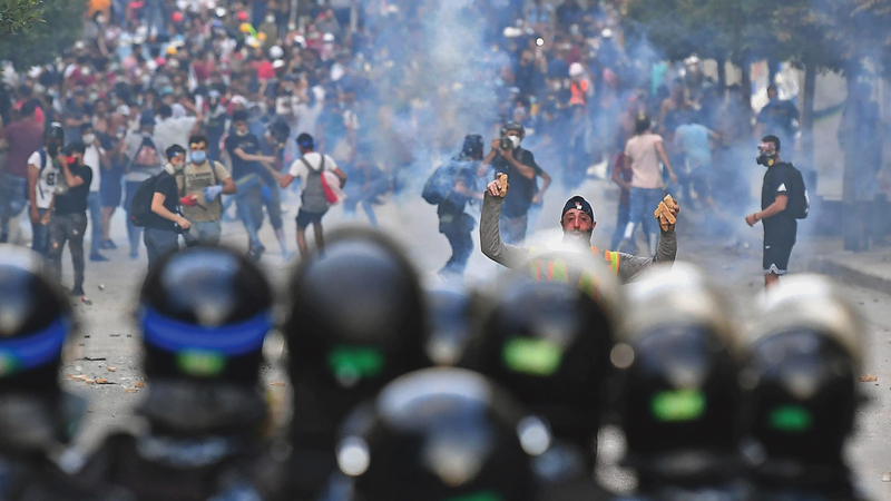 الغضب الشعبي من تردي الأوضاع في لبنان بلغ مداه.   أ.ف.ب