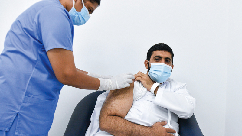 جميع المتطوعين تلقوا جرعات تجريبية.  تصوير: أشوك فيرما