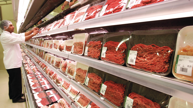 أسعار استيراد اللحوم من الدول الرئيسة المورّدة لم تشهد انخفاضاً خلال الفترة الماضية. أرشيفية