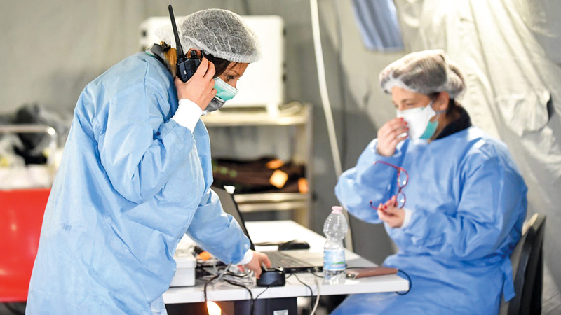 عدد كبير من الأطباء اضطروا للابتعاد عن أطفالهم وذويهم بسبب الجائحة. أرشيفية