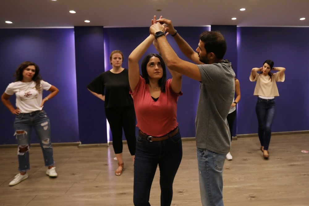 صلاح أعطى دروساً في السالسا لـ 600 طالب وطالبة.
رويترز