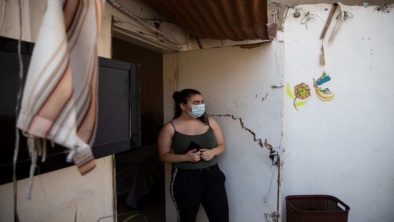 لا تزال ساندرا أبي نادر تفزع لأقل صوت. رويترز