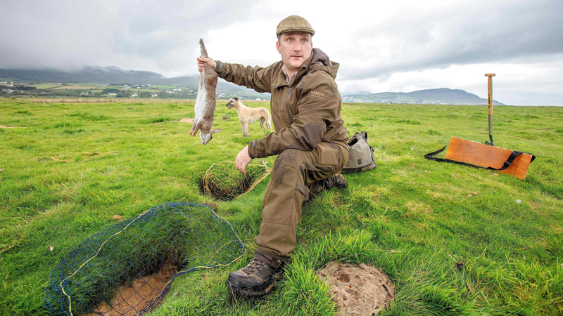لا يندم الصياد المحترف على تركه وظيفته الأصلية وهي المحاسبة. رويترز
