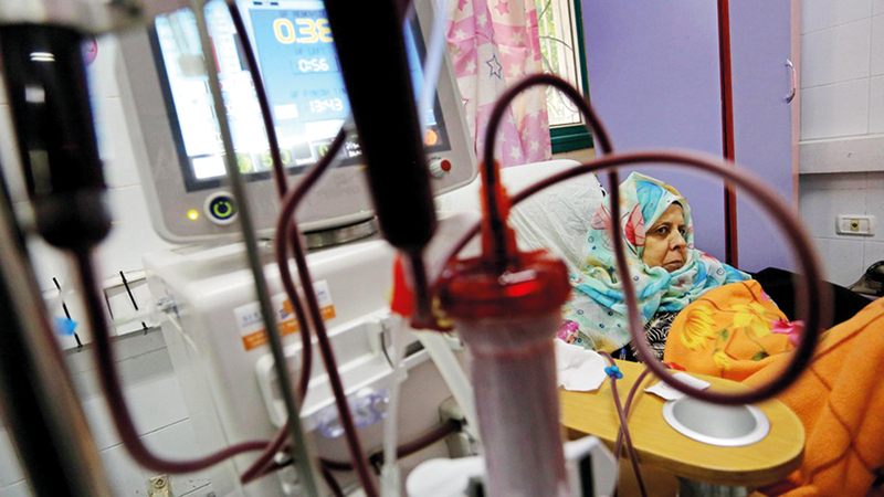 مرضى الكلى يتجرعون مرارة أزمة الكهرباء في غزة. الإمارات اليوم