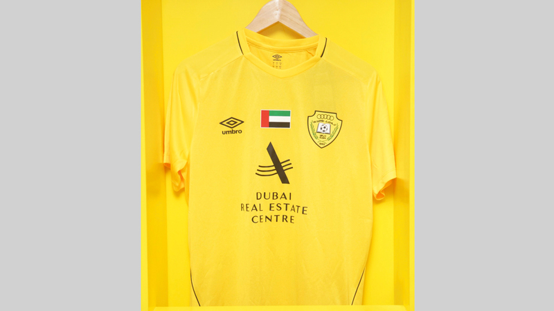 قميص الوصل بشعار «مركز دبي العقاري». من المصدر