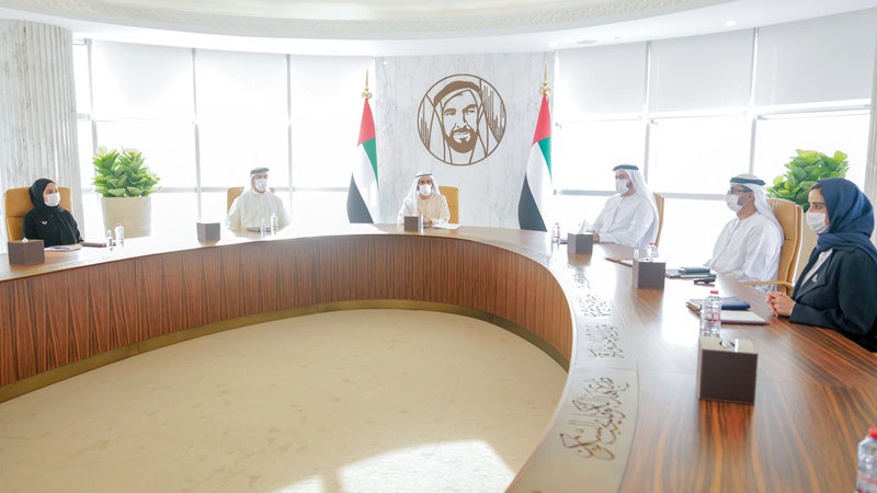 محمد بن راشد خلال اطلاعه على آخر التحضيرات والاستعدادات الخاصة بإدارة ملف التعليم. ■وام