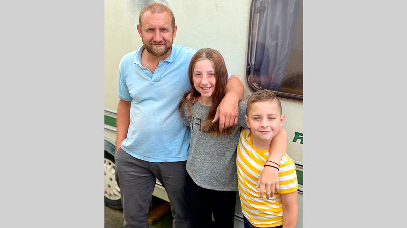 العائلة استخدمت مقتنيات بسيطة في تحويل المقطورة.  أرشيفية