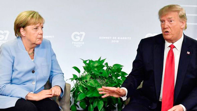 ترامب وميركل في قمة جي 7 العام الماضي. عن المصدر