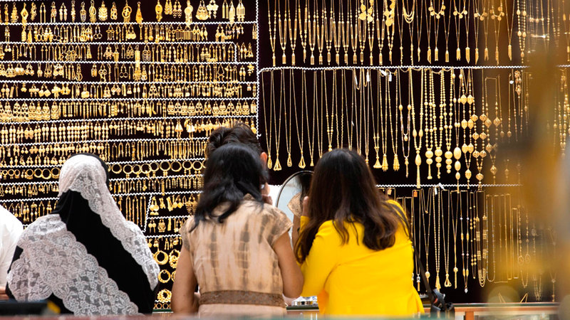 أسعار الذهب سجلت في نهاية الأسبوع الماضي ارتفاعات.. راوحت قيمتها بين درهم و1.25 درهم للغرام. ■ أرشيفية