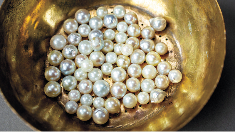 الغوص مازال موجوداً لكنه تحوّل إلى طقوس ترفيهية وليس مصدر رزق كما كان في الماضي.  من المصدر