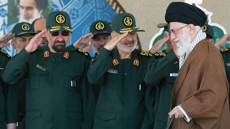 الحرس الثوري يتلقى التعليمات من المرشد الأعلى. À أرشيفية