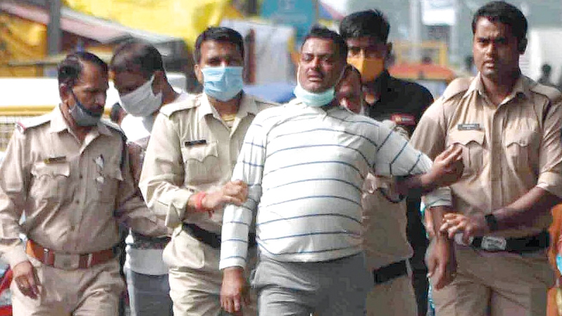 المجرم السيئ السمعة فيكاس دوبي تمت تصفيته بخطة محكمة. من المصدر