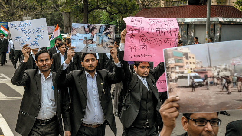 تظاهرات احتجاجاً على ممارسات الشرطة. من المصدر