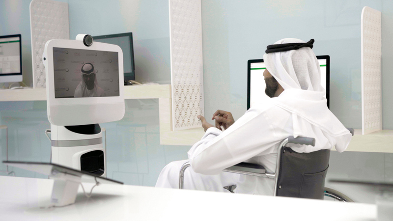 «كهرباء دبي» حولت مراكز إسعاد المتعاملين إلى ذاتية بنسبة 100%. ■ من المصدر