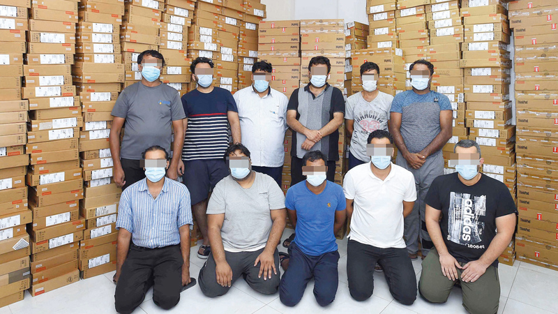 أفراد التشكيل العصابي بعد القبض عليهم وإعادة المسروقات.    من المصدر