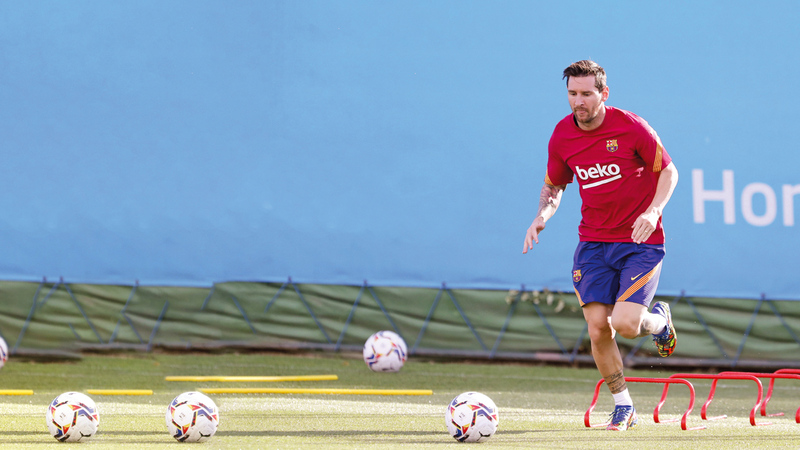 ميسي تدرَّب بشكل منفرد خلال أول يوم مع برشلونة.   من المصدر