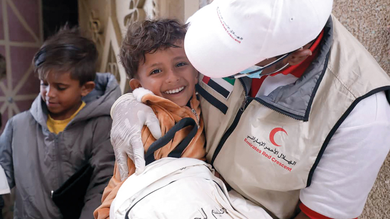 أهالي الشهداء عبروا عن شكرهم لهذه اللفتة الإنسانية.   وام