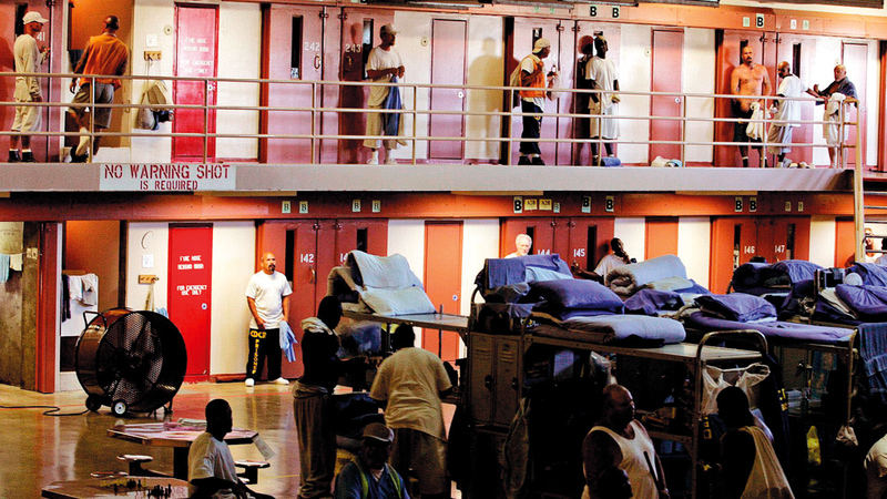 ازدحام السجون الأميركية يحمل أخطاراً كبيرة تجعل زيارة السجناء أمراً صعباً. أرشيفية