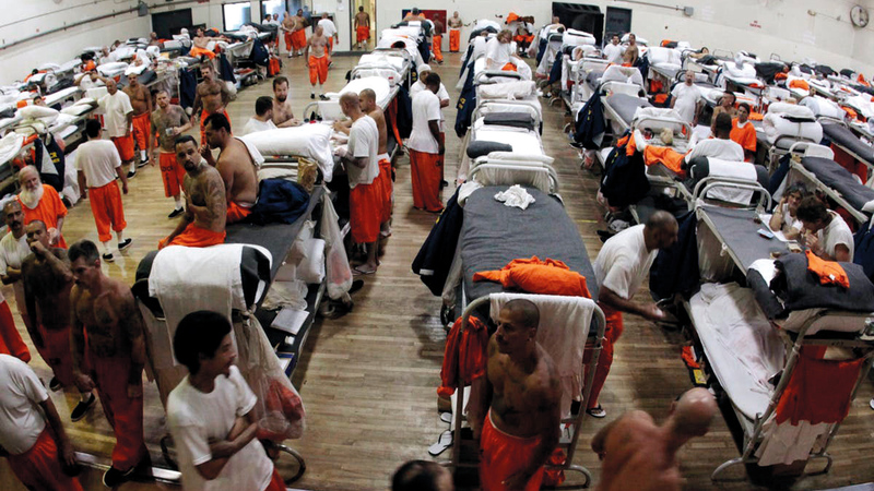 خطر الإصابة بوباء «كورونا» في السجون الأميركية كبير. أرشيفية