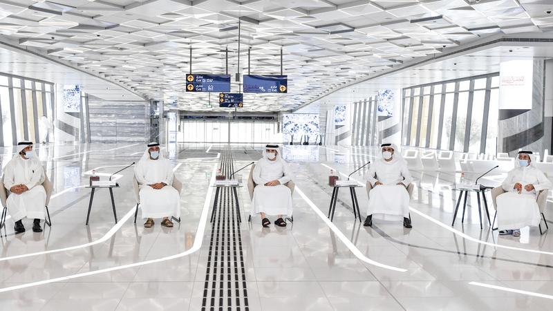 حمدان بن محمد خلال ترؤسه اجتماع المجلس التنفيذي في محطة مترو &laquo;إكسبو&raquo;. وام