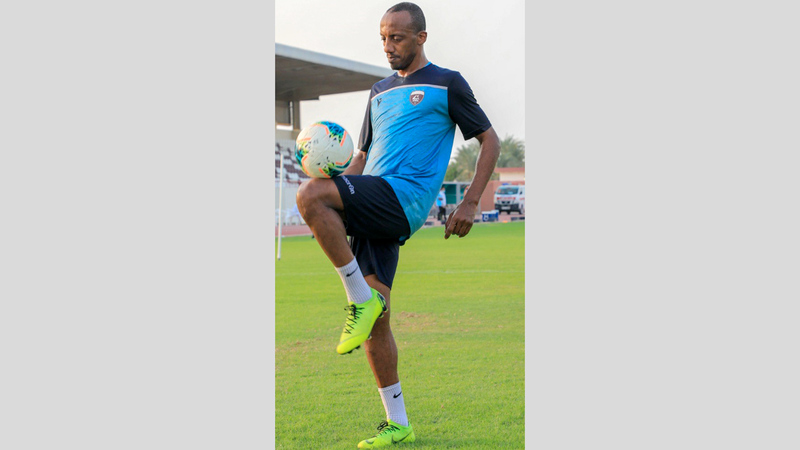 المخضرم فيصل خليل بلغ عامه الــ 37.      من المصدر