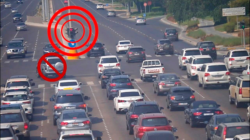 50 ألف درهم رسم فك حجز المركبة حال تجاوز الإشارة الحمراء. من المصدر