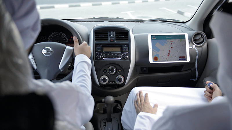 «المسار الذكي» يحسن أداء الفاحصين ويعزّز السلامة المرورية.   من المصدر