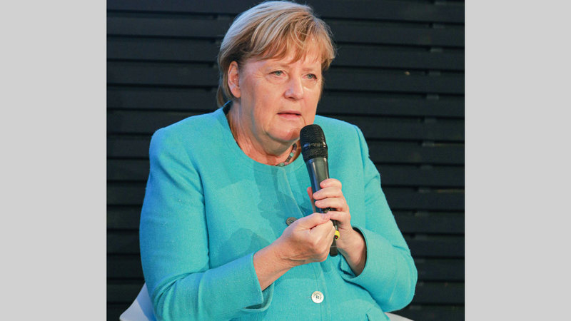 ميركل لن تتخلى عن مشروع أنابيب «نورد ستريم 2» لنقل الغاز من روسيا إلى ألمانيا رغم حادث تسمم المعارض الروسي. إي.بي.إيه