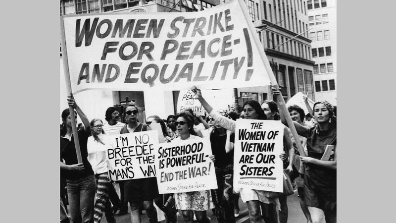 النساء بدأن المشاركة في الاحتجاجات السلمية منذ عقود. أرشيفية