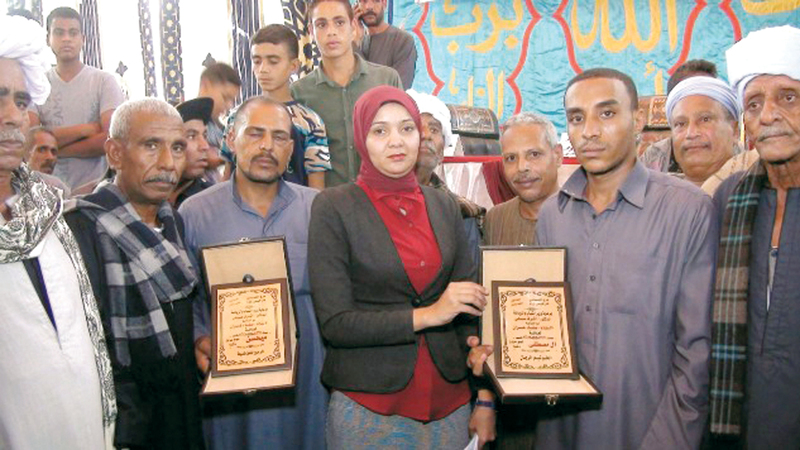 صفاء في واحدة من المصالحات الكثيرة التي أنجزتها.  من المصدر