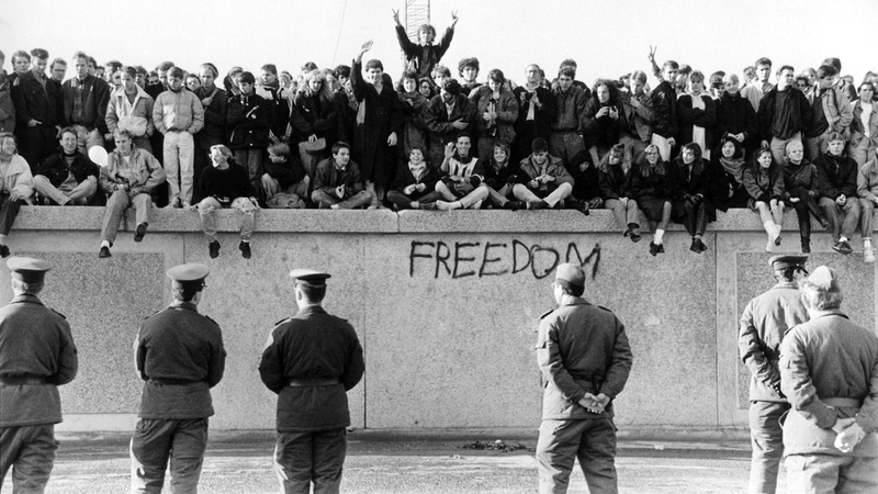 سور برلين ظل يقسم المدينة طوال 28 عاماً. أرشيفية