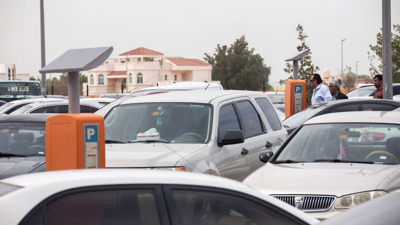 «طرق دبي» تحدد شروط مجانية المواقف لكبار المواطنين