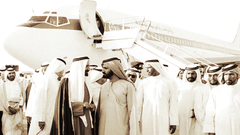 افتتاح مطار دبي الدولي جاء كثمرة للرؤية الثاقبة للشيخ راشد بن سعيد آل مكتوم. من المصدر