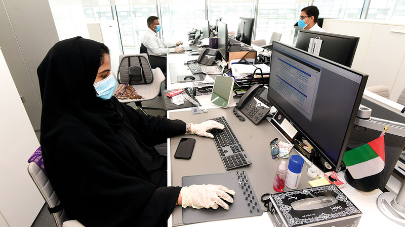 يجب الاستفادة من قوة العمل عبر وضع البدائل المناسبة لتصويب هيكل العمالة. تصوير: باتريك كاستيلو