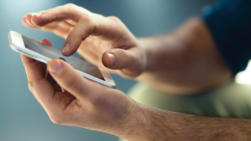 استحداث مخالفات بشأن استخدام «التواصل الاجتماعي» من قبل المنتسبين العسكريين.  أرشيفية