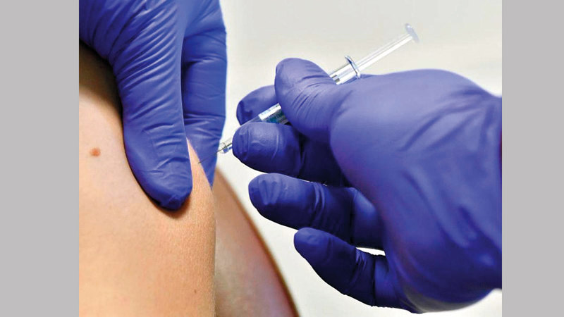 تطعيم الشباب ضد الإنفلونزا يساعد في تخفيف العبء عن النظام الصحي. أرشيفية