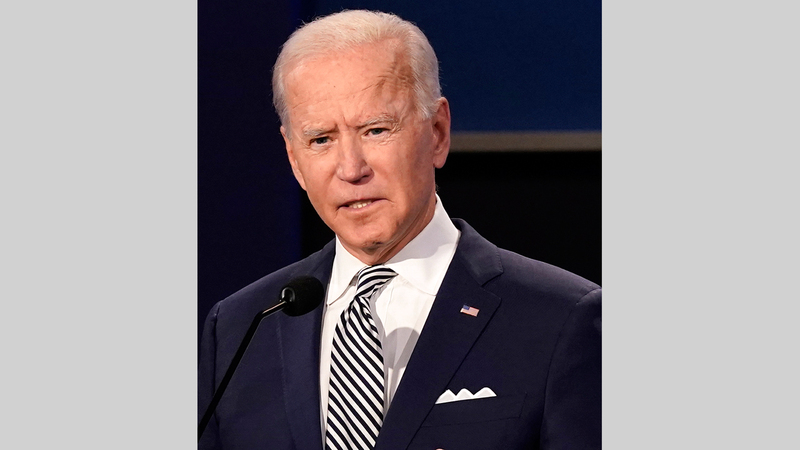 يحيي مضمون الرسائل الإلكترونية الاتهامات التي ما انفكّ معسكر ترامب يوجّهها إلى بايدن منذ سنوات. أ.ب