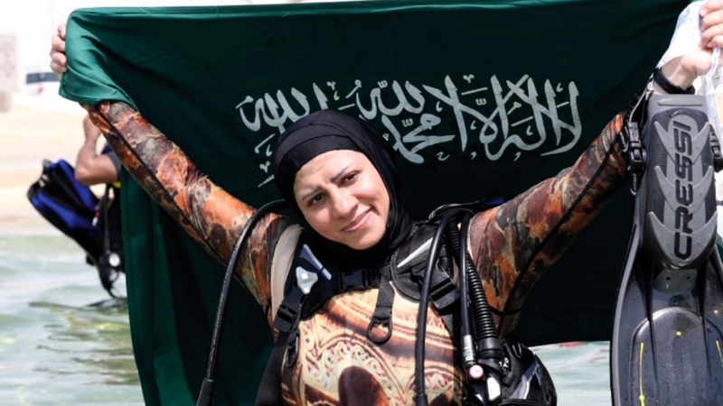 مدربة الغوص السعودية زينة علي. ■من المصدر