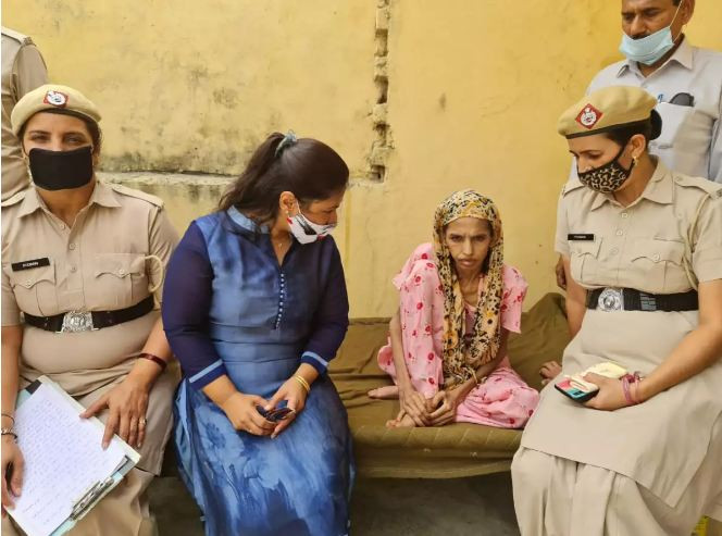 الهند.. إنقاذ امرأة حبسها زوجها في مرحاض لمدة عام ونصف