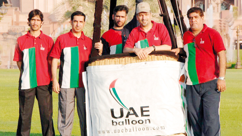 فريق منطاد الإمارات يحلّق في مهرجانات بمختلف دول العالم.   وام