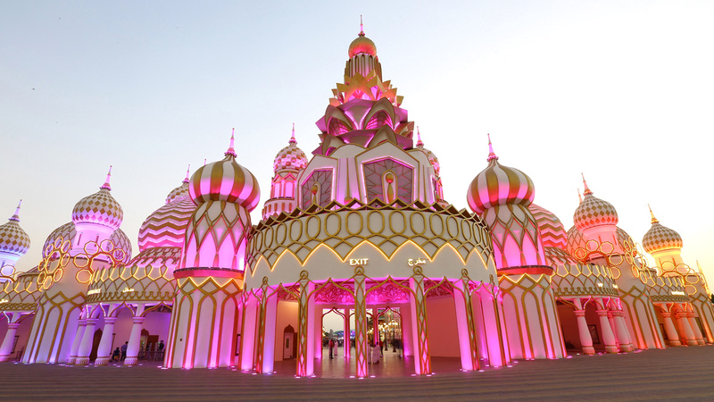 ألحان الأغنية متعددة الثقافات مثل القرية العالمية. من المصدر