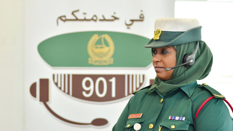 فريق متخصص يرد على استفسارات الجمهور عبر «901». من المصدر