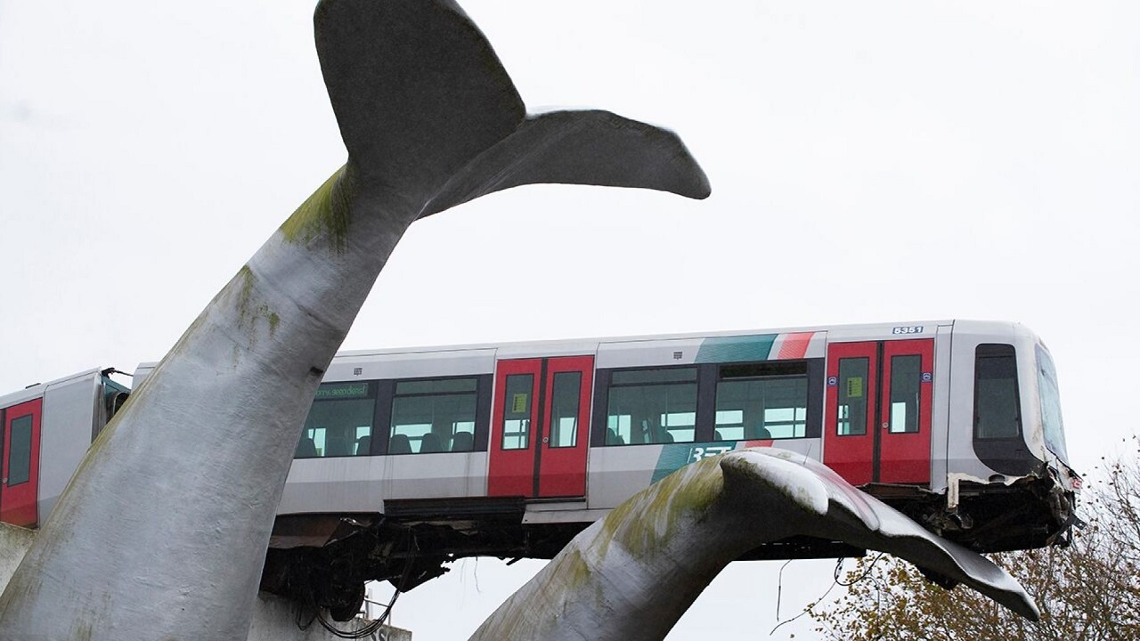 مجسم ذيل الحوت أنقذ القطار. فوكس نيوز