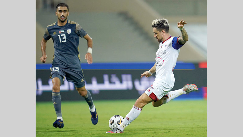 إيغور افتتح خماسية الشارقة من ركلة جزاء في الشوط الأول.   من المصدر