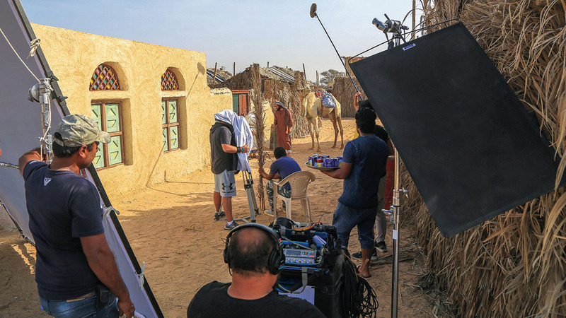 من موقع تصوير المسلسل الاماراتي بنت صوغان في مدينة العين في بدايات 2020. «الإمارات اليوم»