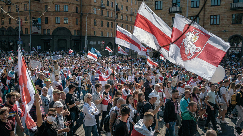 محتجون بالعاصمة البيلاروسية في أغسطس على نتائج الانتخابات التي يقولون إنها تعرضت للتزوير. من المصدر