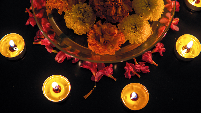 بيوت وأبنية وتجمعات سكنية وتجارية تزينت بهذه المناسبة. الإمارات اليوم