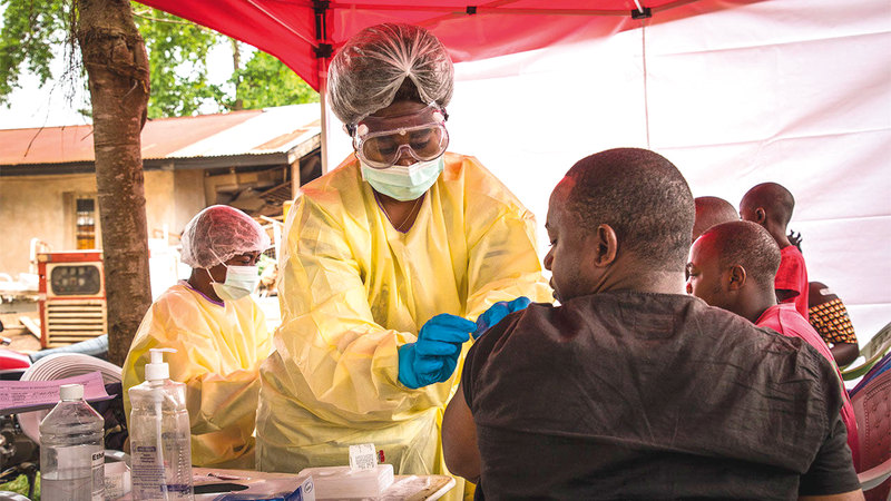 الفرق الطبية بذلت جهوداً كبيرة لتطعيم أكبر عدد من الناس للقضاء على «الفيروس» في الكونغو.  عن مجلة «ساينس»