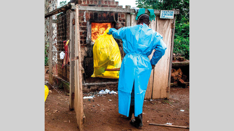 جهود مكافحة «الفيروس» تواصلت خلال الأشهر الماضية.  عن مجلة «ساينس»